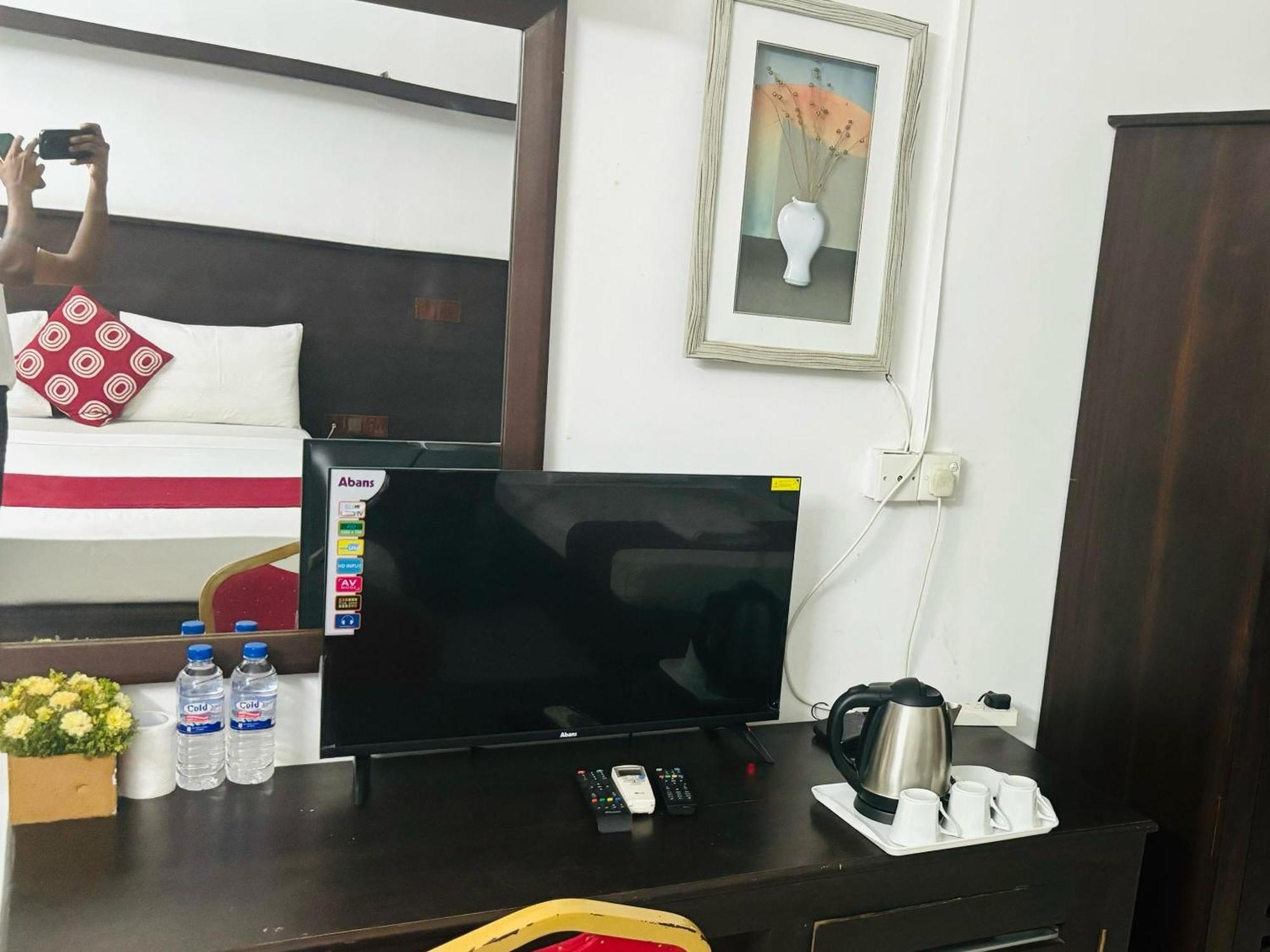 Hotel Nelly Vavuniya Oda fotoğraf